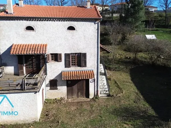 maison de village avec dépendances et terrain