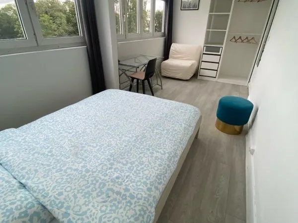 Evry - Grande chambre 17m2 tout inclus