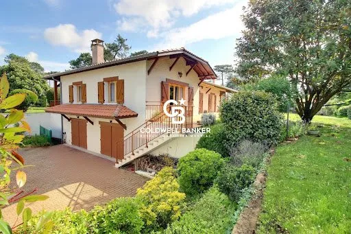 Maison 7 pièces 240 m²
