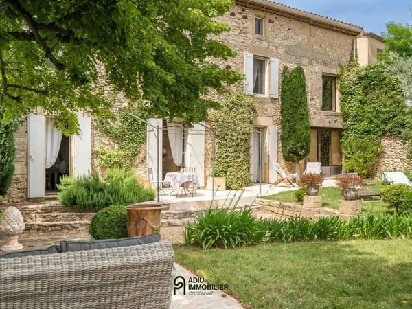 Magnifique mas de village proche d'Uzès