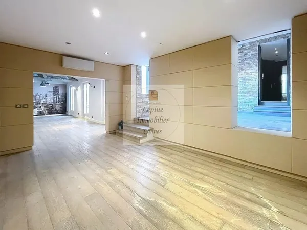 Cannes, Bureaux 129m² , Rue Hoche.