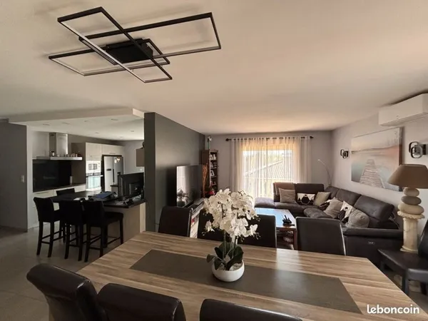 Belle maison de maçon, avec piscine, dans quartier confidentiel, à 8 km de MTP