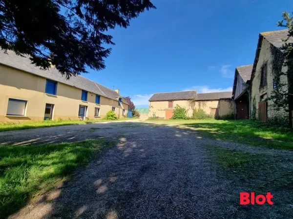 A vendre blot immobilier Pacé - Corps de ferme à rénover - 3150m² de terrain
