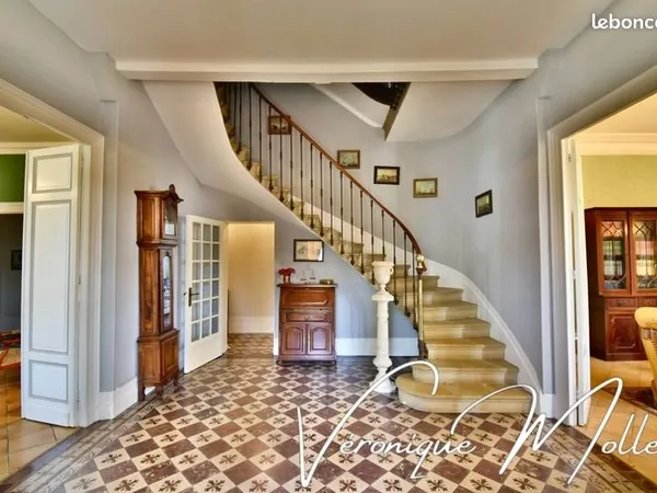 Maison 9 pièces 343 m²