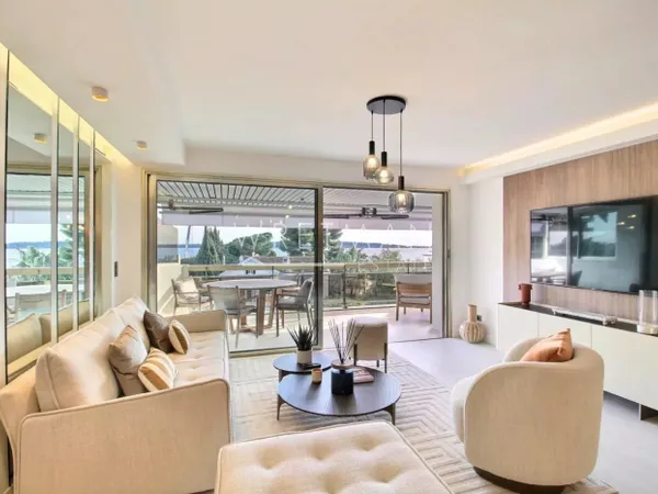 Appartement 4 pièces moderne refait à neuf avec vue Mer - Cannes