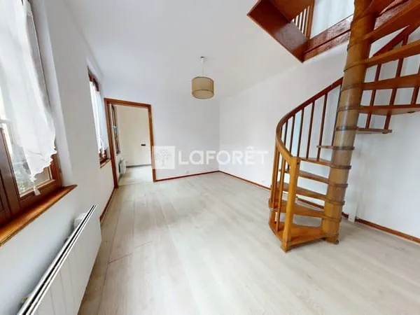 Vieux Schiltigheim - Charmant 2 pièces 36 m² prox TRAM, en duplex au calme, cachet de l'ancien, cave