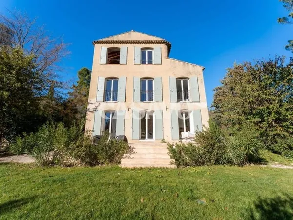 Vente Maison 7 pièces de 196m² - 13090 Aix-en-Provence