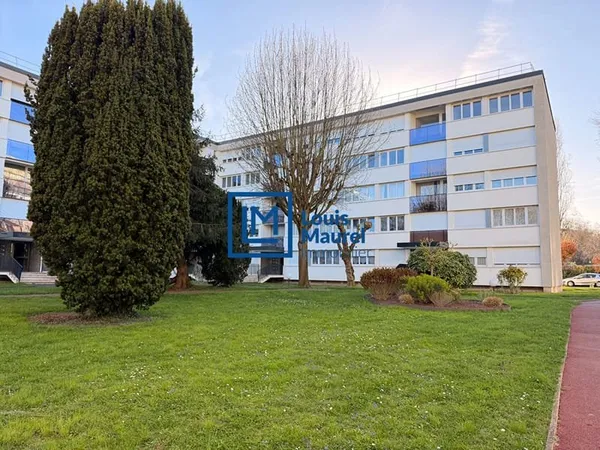 T3 lumineux avec balcon, parking et caves à Saint-Germain-en-Laye