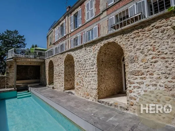 Neauphle-le-Château - Propriété ancienne au coeur de ville avec vue imprenable