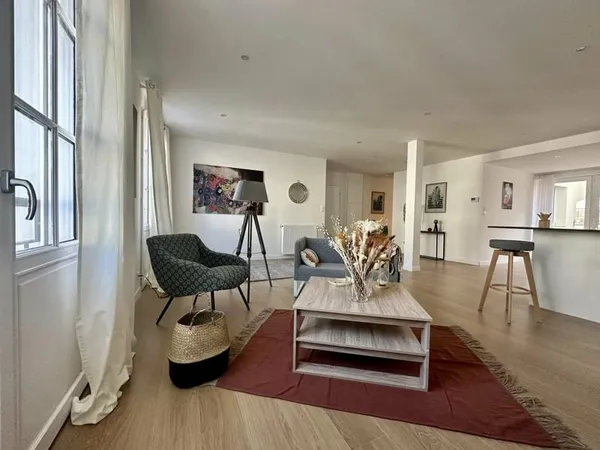 T3 avec terrasse, ascenseur et vaste séjour