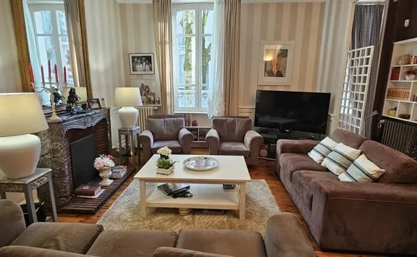 Maison bourgeoise avec cour intérieure - quartier prisé