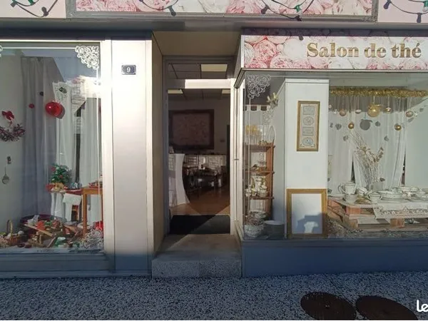 Local commercial centre de St Just Malmont