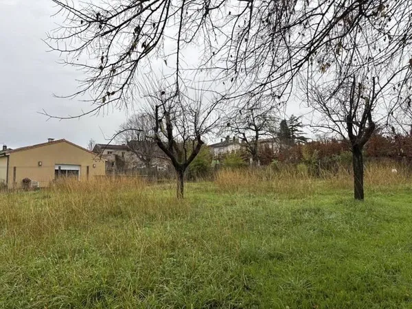 Terrain constructible 600 m²