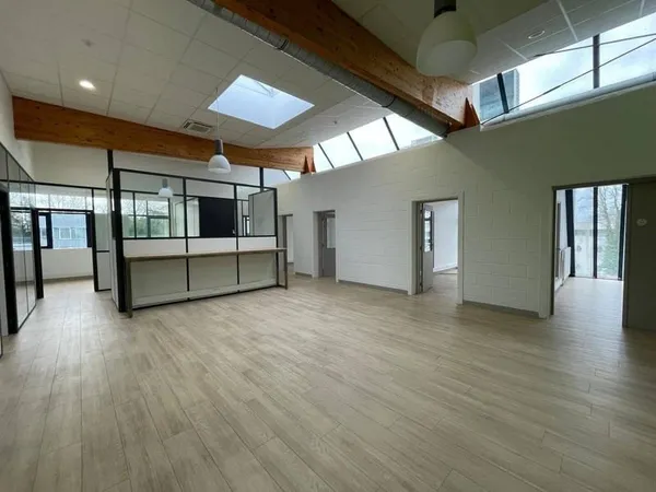 Bureaux 250 m²