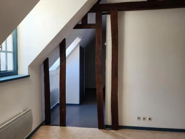 Appartement 2 ème étage À Vendre au coeur du centre historique de LA CHARITE SUR LOIRE