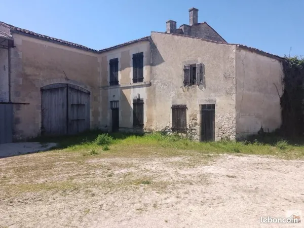 Local 3 pièces 244 m²