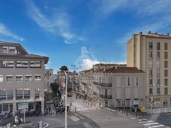 4P CANNES FORVILLE - TERRASSE - APERCU MER