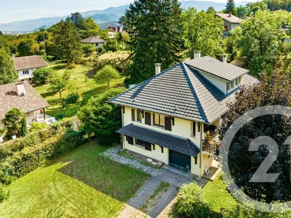Maison 7 pièces 220 m²
