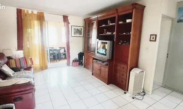 APPARTEMENT T2 + BUREAU ET LOGGIA FERMEE + 1 PARKING