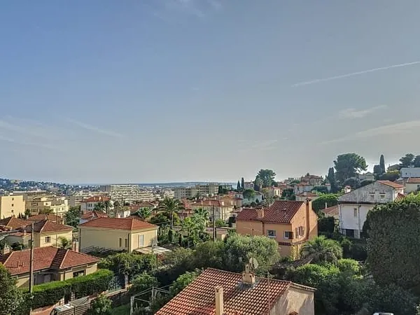 LE CANNET secteur Europe à vendre 2 pièces vue dégagée jusqu