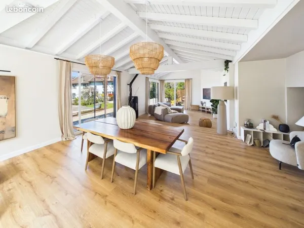 Maison 6 pièces 220 m²