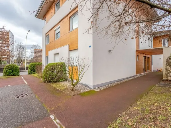 Studio avec parking privé