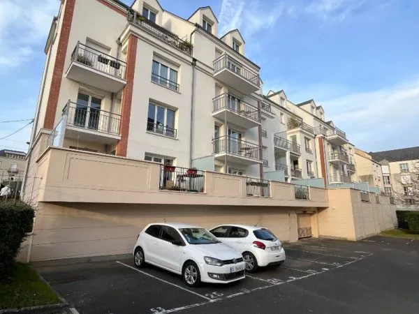 ORLEANS BORDS DE LOIRE - T2 EXPOSE SUD - PLACE DE PARKING