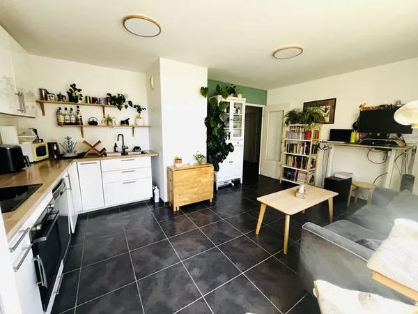 Beau T3 avec terrasse dans résidence récente