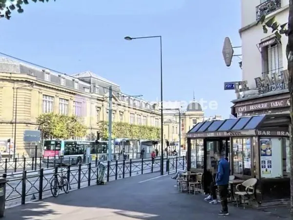 Local commercial 1 pièce 362 m²