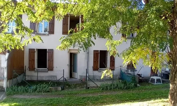Maison 3 chambres avec garage à rénover  parfait projet loc