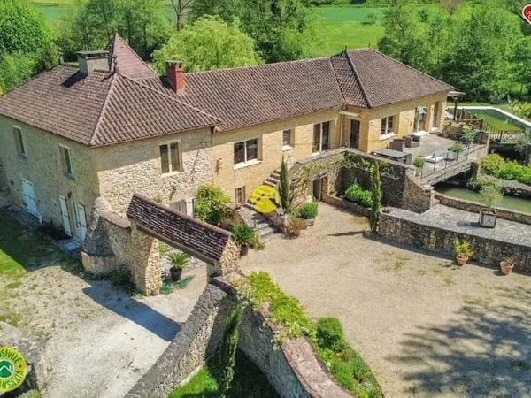 Maison 8 pièces 231 m²