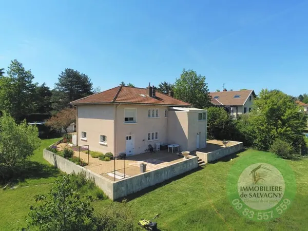A vendre maison à rénover avec grand terrain à la Tour de Sa
