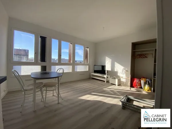 Studio Timone de 26 m2 refait à neuf
