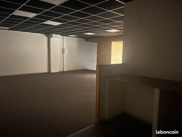 Loue plateau/bureaux zone commerciale Sanilhac