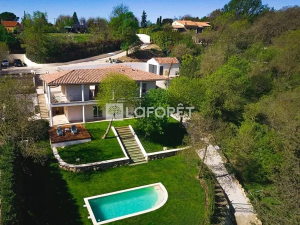 Maison 7 pièces 235 m²
