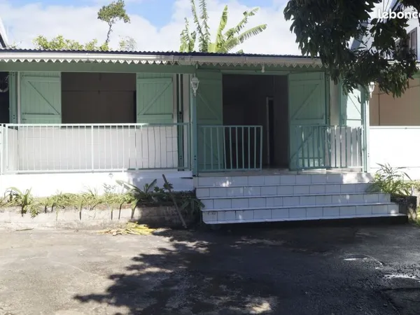 Maison et appartements à vendre