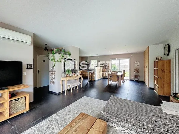 Grande maison plain pied 4 ch , piscine ..