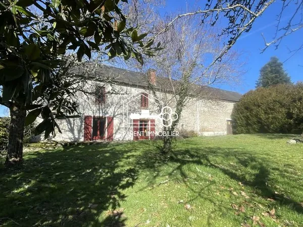 Corps de ferme avec dépendances 1,6 hectare de terrain À