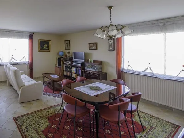 Spacieux appartement avec vue dégagée