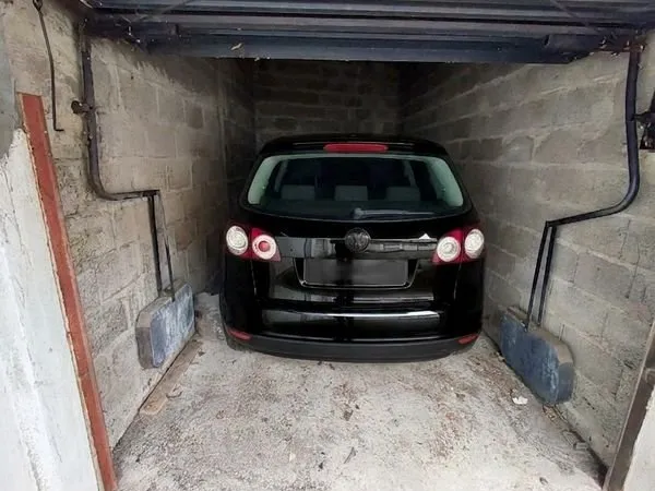 Loue garage fermé. Proche av Merlin