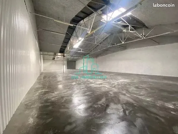 Entrepôt 611 m² Saint-Vincent-de-Mercuze