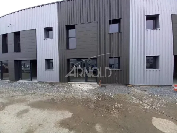 CELLULE D'ACTIVITE A LOUER GUERANDE 158 M²