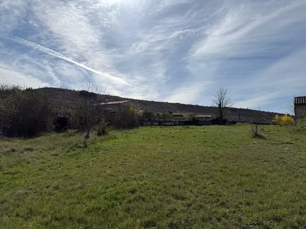 Terrain constructible 1270 m2 Villeneuve de Berg