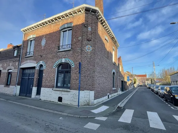 Très jolie maison de ville semi individuelle 4 chambres et c