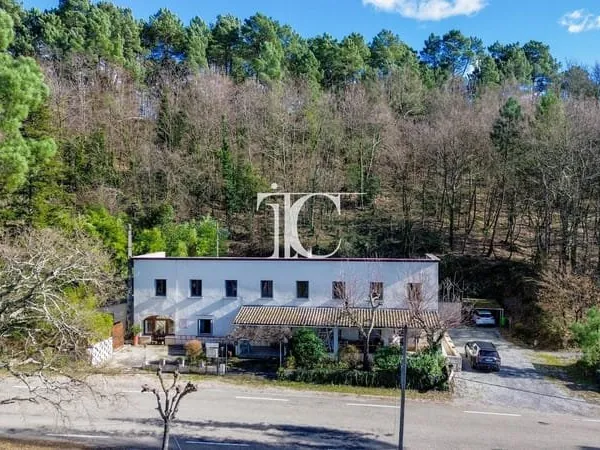 Hôtellerie et restauration Vente Courry 13p 334m² 280000€