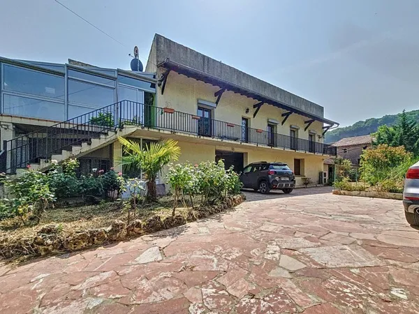 Maison traditionnelle R+1 avec jardin et grand garage - Bédarieux, secteur recherché