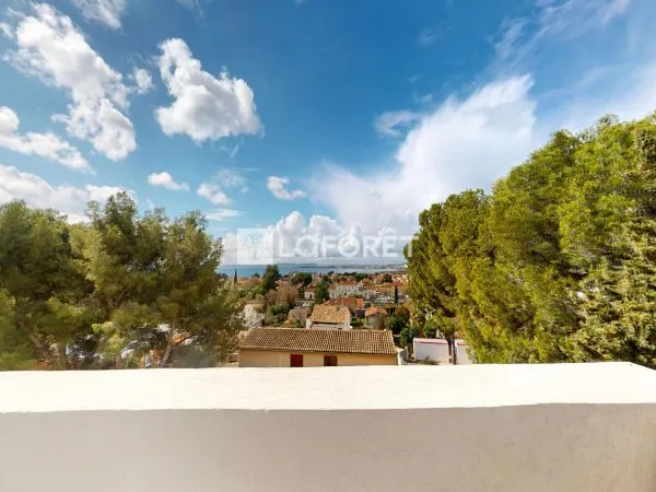 T3 esprit ROOFTOP - Terrasse 38 m² - Vue étang - Centre Rognac - 2 parkings