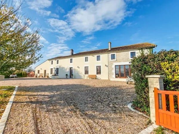 Magnifique maison de 6 chambres à proche de Cognac