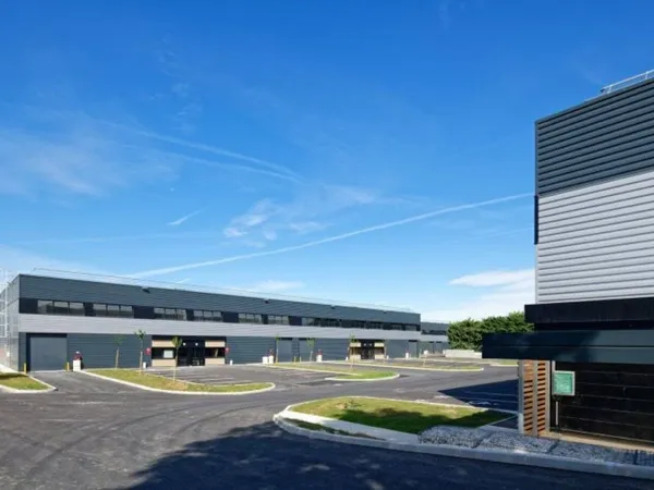 Local d'activité 1266 m²
