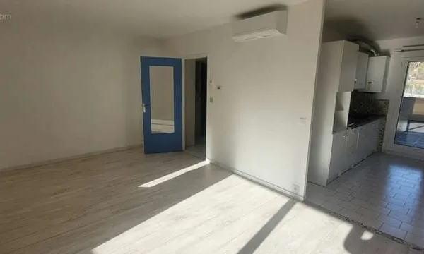 À vendre f2 en rez-de-jardin résidence récente à aiguelongue